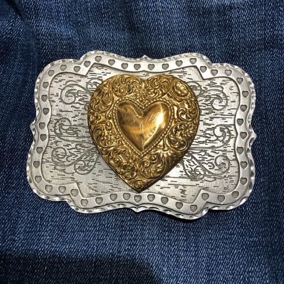 EMI Accessories - EMI 2005 Heart Belt Buckle 💛 BB1965